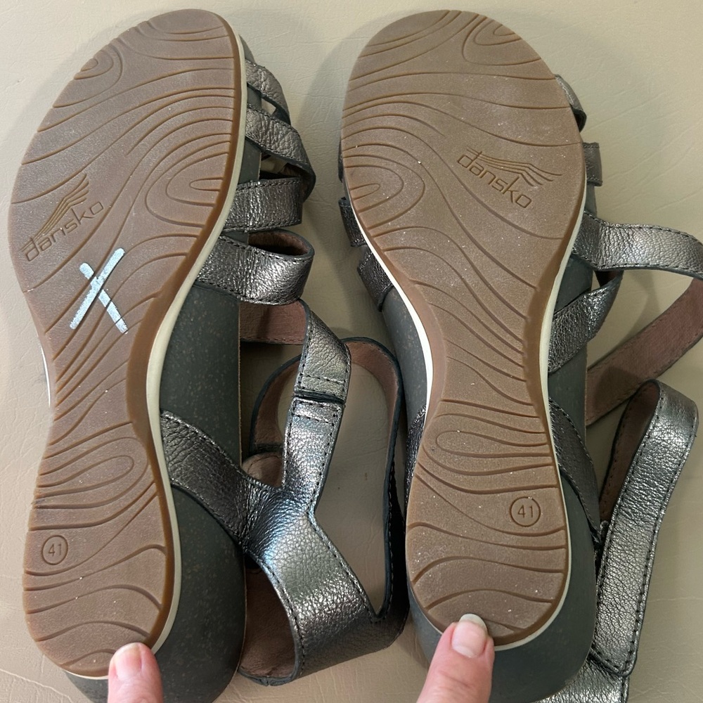Dansko Veruca Graphite Nappa Sandal Metallic Leather Strappy Wedge SZ41 10.5/11 - Picture 10 of 13